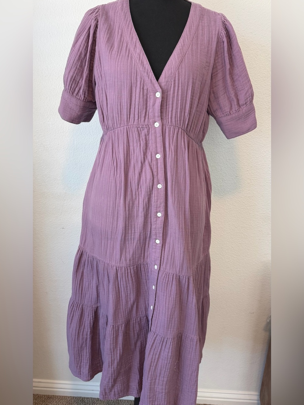 Madewell
Lightspun Tiered Button Front Midi
Dress-Mauve-Size 4 - Picture 2 of 5